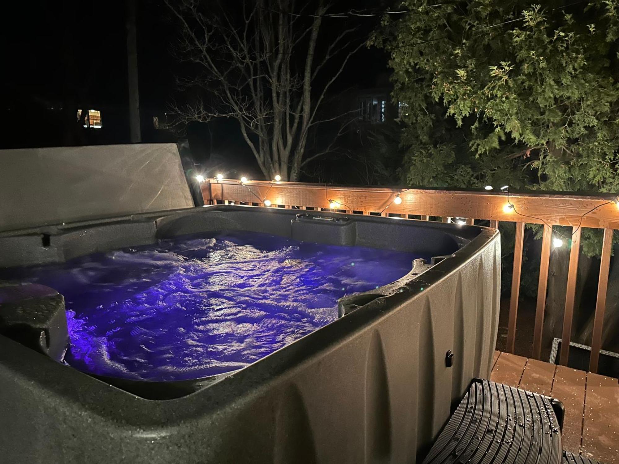 Hot Tub, Electric Bikes, Solo Stove, Projector, Smores Marblehead Kültér fotó