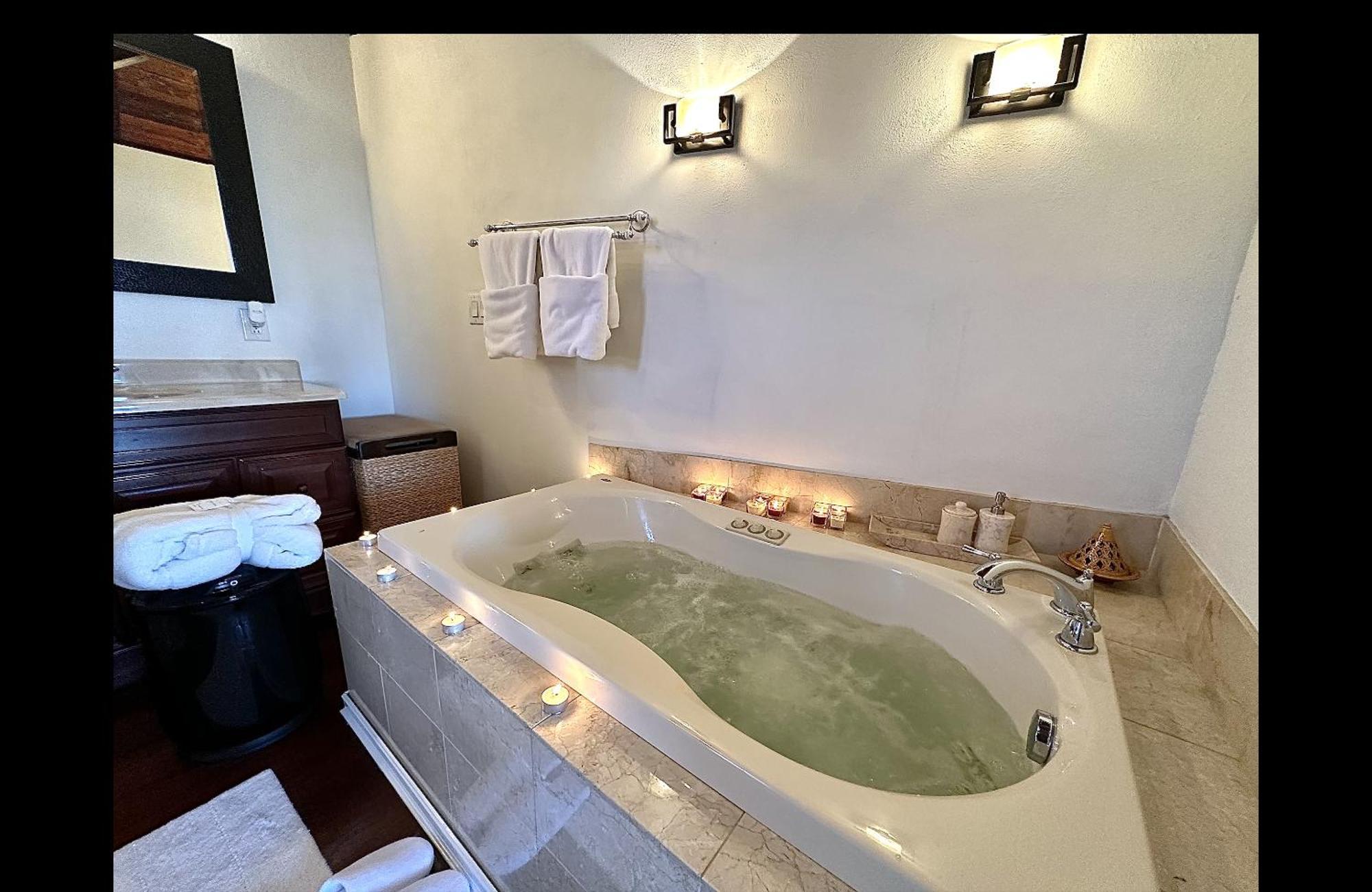 Hot Tub, Electric Bikes, Solo Stove, Projector, Smores Marblehead Kültér fotó